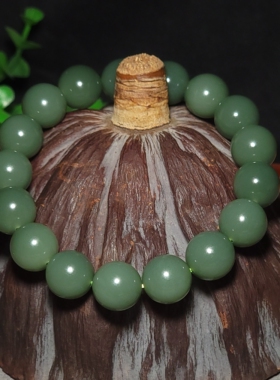 L032404 新疆的猫45.4克直径12mm油脂感强烈的老坑碧玉豆青手链