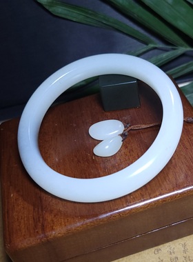 新疆的猫Z121102 44.9克R58肉细高油份早期新疆且末羊脂糖玉手镯