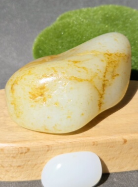 W032301新疆的猫126.33克薄油红皮的高老熟高胶油亮白手把玩籽