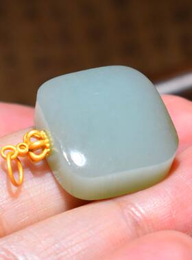 JJ011508新疆的猫10.5克油脂感强烈且末青白和田玉镶银小挂坠