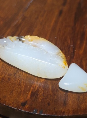 YQ031510  15.0克，新疆的猫 和田玉仿古龙纹羊脂白玉籽料挂件