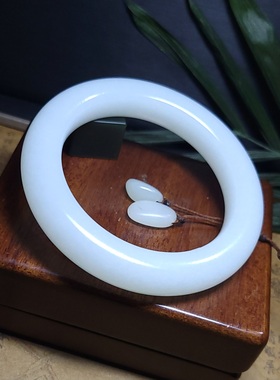 Z121906 84.6克·R59极白糯高油脂感细润洁净俄料羊脂白玉手镯