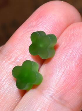 JJ0031206新疆的猫0.8造型别致的俄料碧玉四叶草18k金镶嵌耳钉