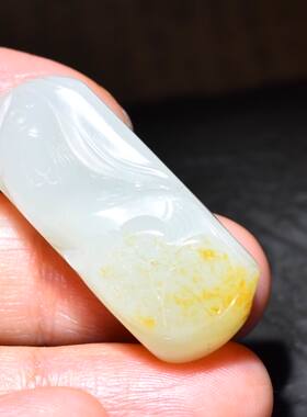 SBH379新疆的猫13.6克顶细顶熟白玉籽料苏工年年有余和田玉