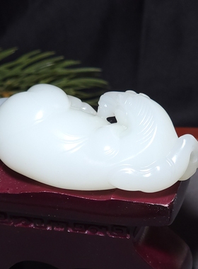 新疆的猫L112606 80.0克肉质超细脂粉极高白度浓郁羊脂白玉马把件