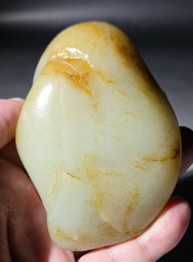 新疆的猫W100805 293.25克带旱籽特征玉质挂红皮白玉把件玩籽