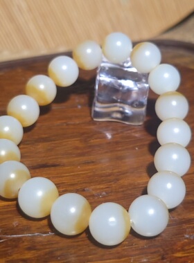 YQ032916  33.8克，11mm典藏款冒油且末糖白玉聚宝盆手串新疆的猫