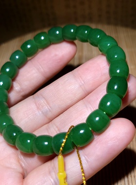 新疆的猫zg121901 29.6克，色调靓丽的果绿色碧玉归圆手串