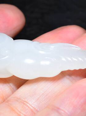 JJ031809新疆的猫12.6克含绳肉质细腻的且末白玉大象头挂件