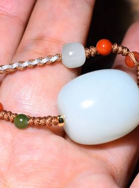 新疆的猫JJ092910  16.6克（含绳）特油肉细俄料白玉勒子挂坠