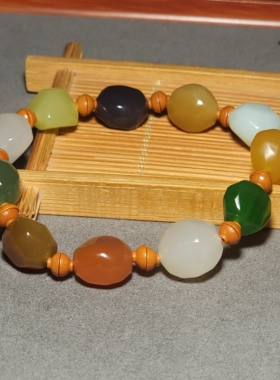 L032401新疆的猫32.9克精选色泽搭配绚丽的和田玉多宝随型手链