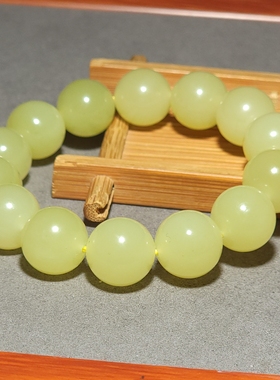 L122903 74.0克，直径15mm色调油亮颜色纯正的若羌黄口玉圆珠手链