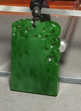 L032102新疆的猫29.1克色调鲜艳油性很好的老坑俄料菠菜绿碧玉牌