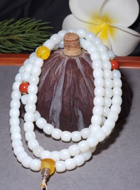 新疆的猫L101306 132.9克脂粉浓郁油性很好俄料羊脂白直切108长链