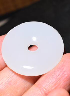 JJ012808新疆的猫10.9克白度浓郁脂粉高青海羊脂白玉平安扣