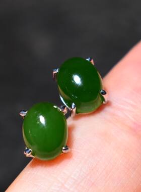 JJ030304新疆的猫1.6克颜色亮丽款式精美925银菠菜绿碧玉耳钉