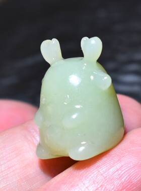 JJ031804新疆的猫7.0克油润的和田玉若羌黄口小鹿雕件