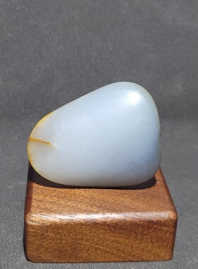 C032602新疆的猫33.4克半墨半白天然牌子形青花玩籽