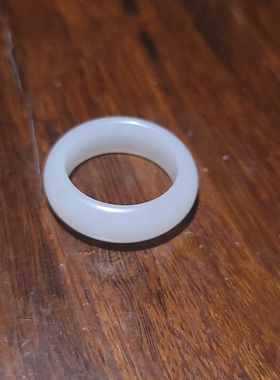 新疆的猫YQ123001 3.4克内径17mm玉质干净细腻且末羊脂白玉指环