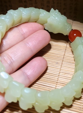 新疆的猫zg121707 77.4克，颜色纯正的且末黄口玉龙手链