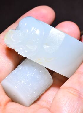 新疆的猫53.8克，羊脂白玉籽料苏工“貔貅”扳指SBH288