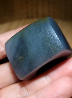 新疆的猫zg122605 64.1克内径22mm保留籽原皮超级油润青花籽扳指