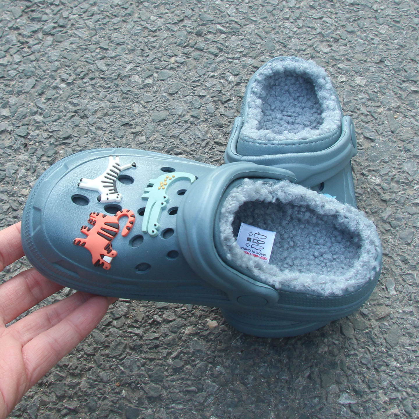 捡漏~大牌洞洞鞋加绒保暖舒适外贸原单童鞋室内拖鞋卡通包头鞋,淘宝优惠券,粉丝福利购,淘宝优惠卷