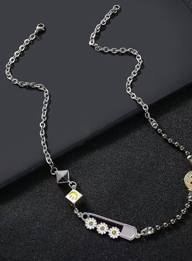 五色骰子笑脸嘻哈项链潮流男女情侣雏菊小香风镶钻链包包挂链装饰