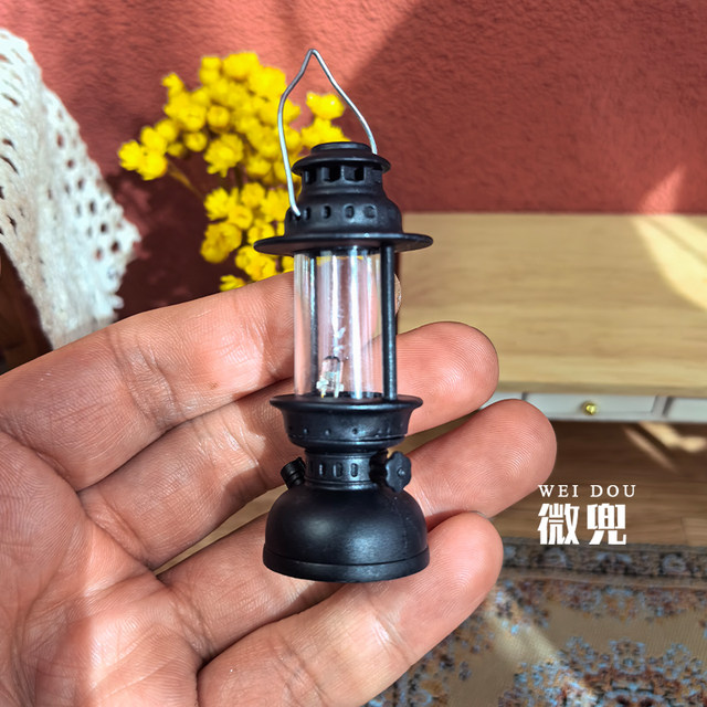 Small house mini kerosene lamp mini retro palace lamp