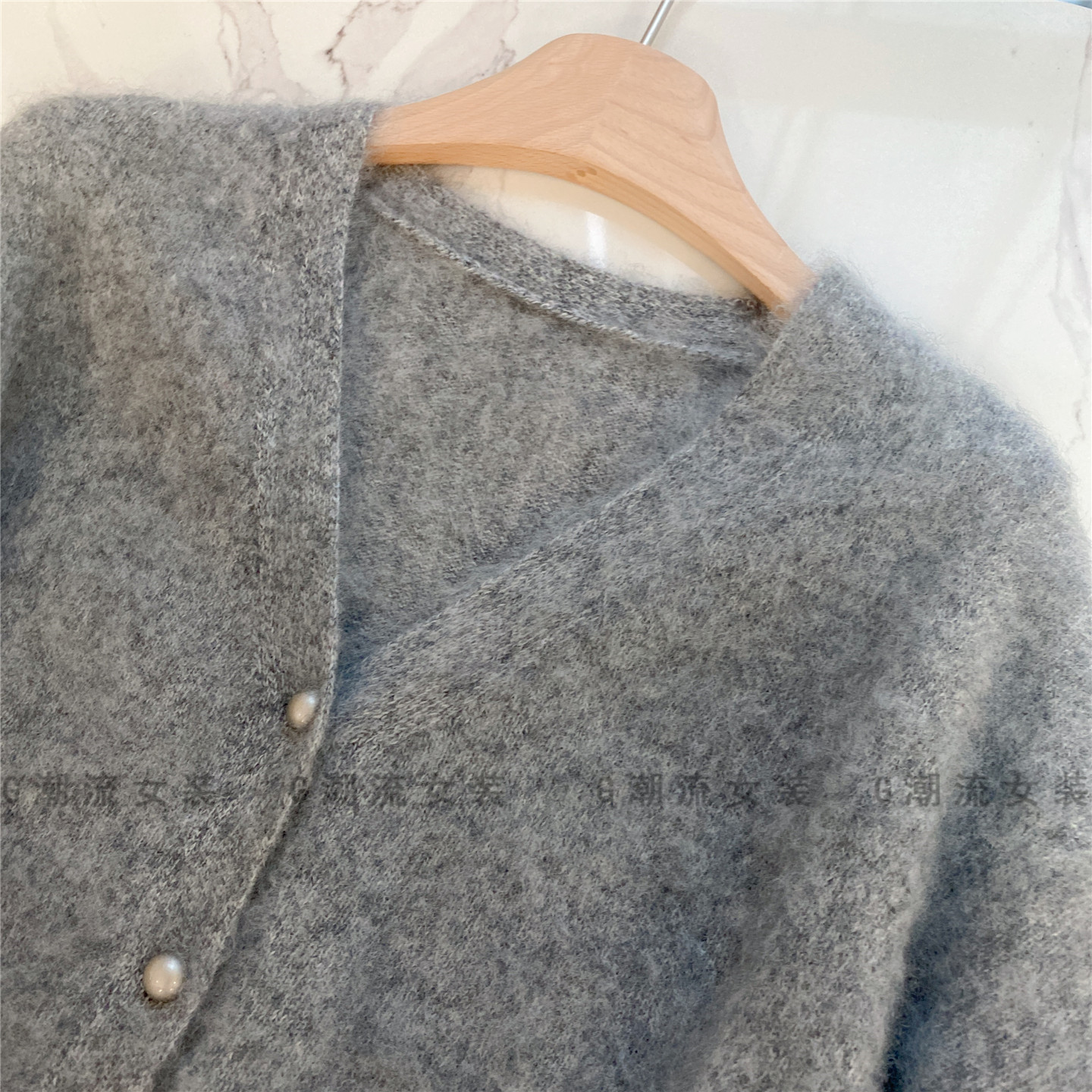 高端品质感轻盈保暖宽松直筒V领山羊绒羊毛衫拉毛开衫外套女秋冬 - 图1