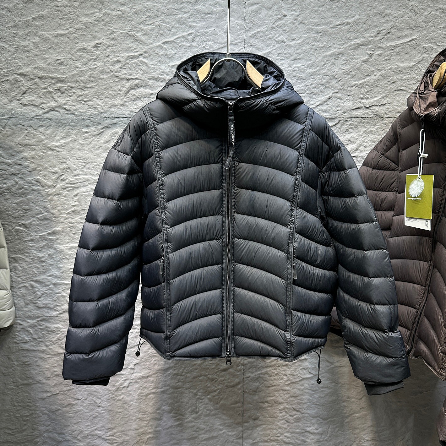 180克90%白鸭绒轻盈户外保暖龟背绗缝正品排骨连帽羽绒服外套男女