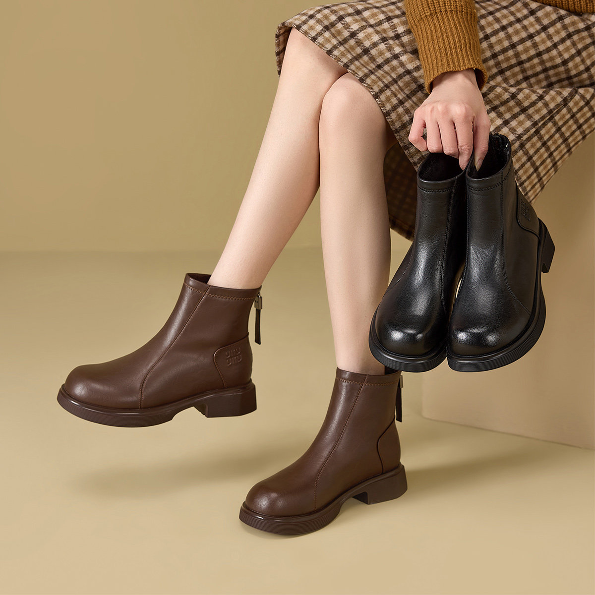 意尔康加绒低跟通勤短靴女2025新款冬季英伦风切尔西靴瘦瘦时装靴,淘宝优惠券,粉丝福利购,淘宝优惠卷