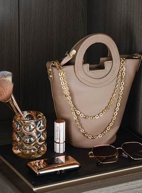 衣帽间软装精致饰品搭配衣服摆件套装搭配轻奢样板房包售楼部主卧