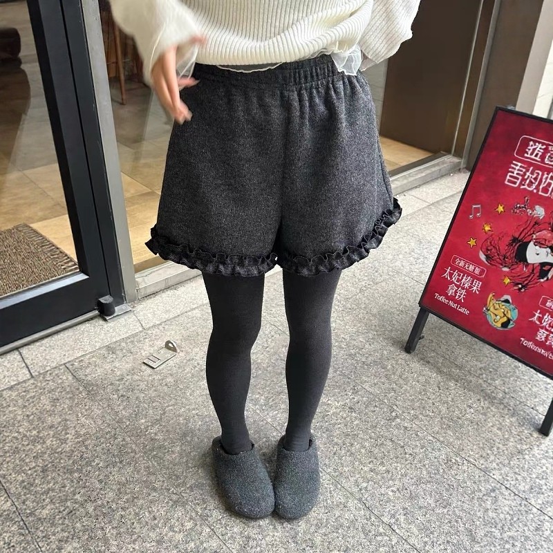 欧洲站2025冬季松紧腰下摆木耳边拼接A字版显瘦百搭毛呢 休闲短裤,淘宝优惠券,粉丝福利购,淘宝优惠卷