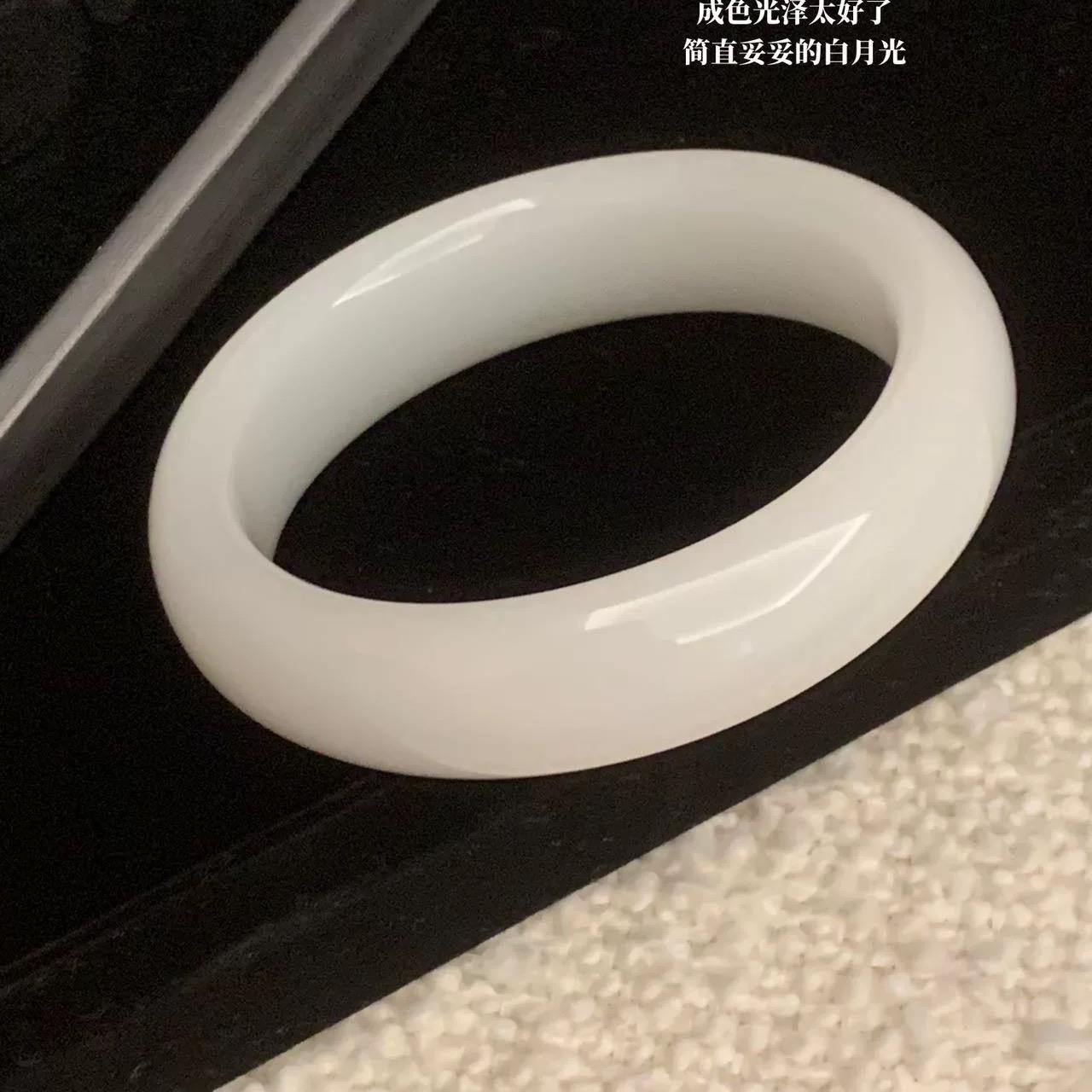 JE新疆白玉手镯正品少女款旺夫玉镯子天然玉石百搭送女友 6_香港黄金首饰店_珠宝/钻石/翡翠/黄金-第2张图片-提都小院 JE新疆白玉手镯正品少女款旺夫玉镯子天然玉石百搭送女友 6_香港黄金首饰店_珠宝/钻石/翡翠/黄金-第2张图片-提都小院