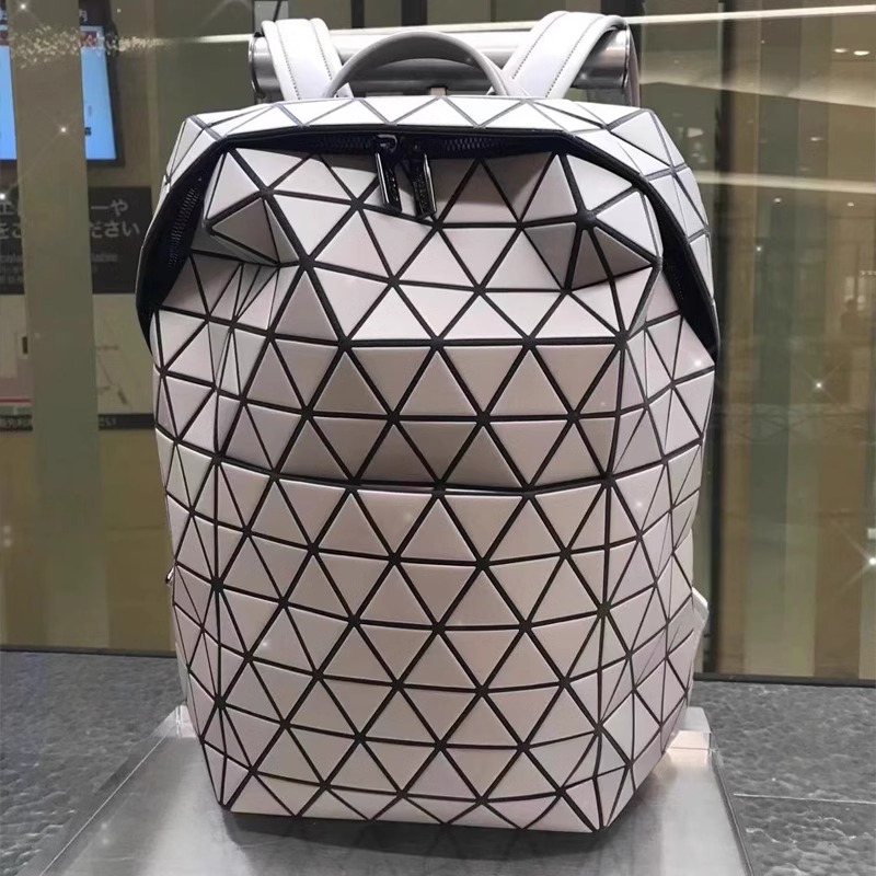 日本三宅BAOBAO菱格几何磨砂黑太空双肩背包男女同款电脑包旅行包-图1