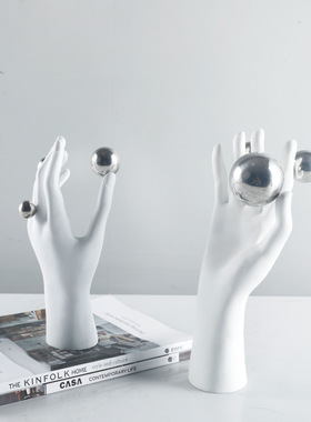 极简现代树脂白色手掌雕塑样板间创意金属泡泡球艺术家居装饰品