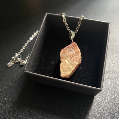 贝壳子〈红陵石〉天然石新款个性项链简约高级质感潮流饰品装饰品