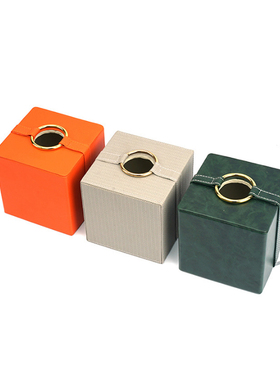 轻奢风样板间会客厅餐桌纸巾盒