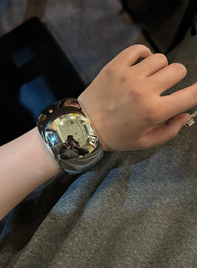 小众高级感宽版金属弧形光面手镯