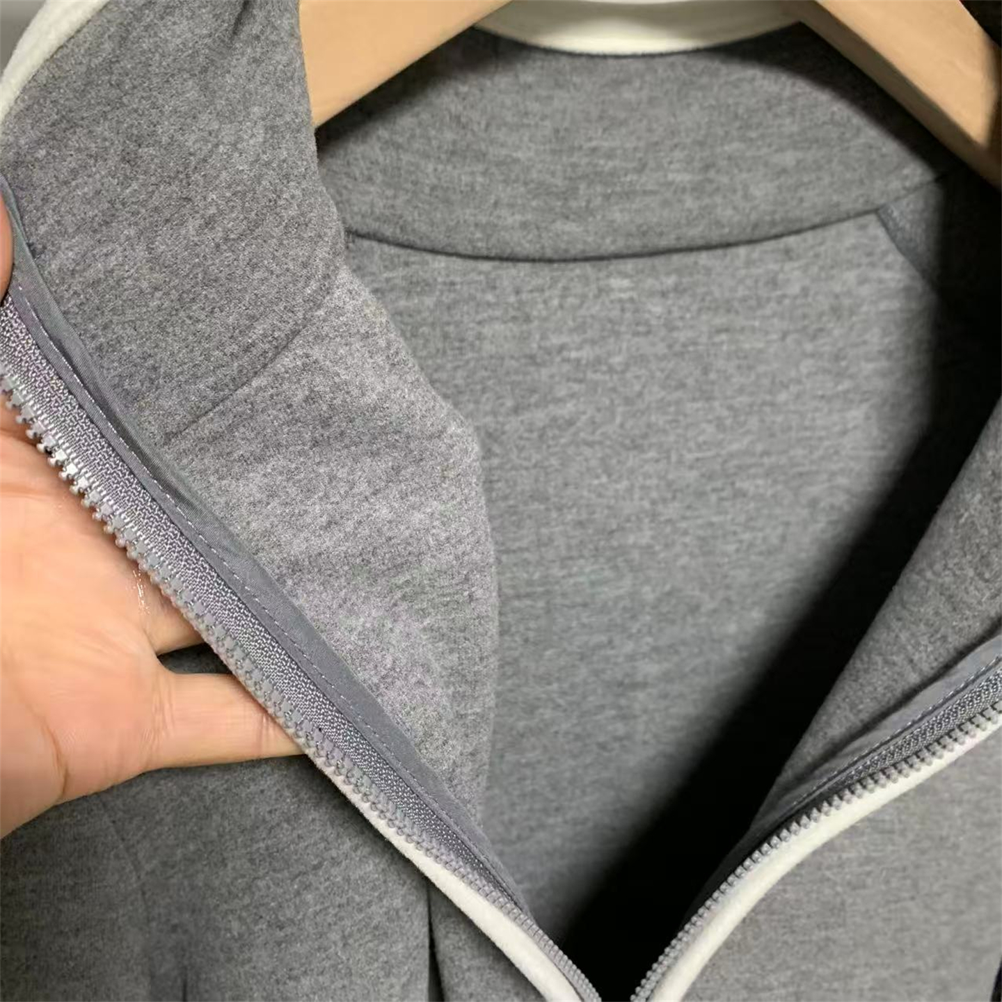 【辛芷蕾同款】实拍2025冬季新款软糯假两件半拉链立领打底卫衣女 - 图0