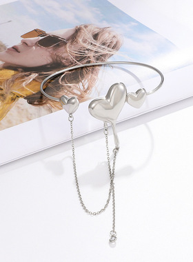 三颗熔岩爱心滴落臂环