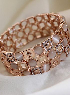 2023新款韩国高级感手镯女时尚网红宽原创手环几何正方形手链配饰