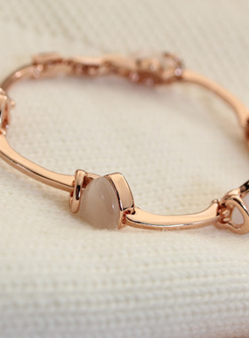 威妮华比拉爱心手链猫眼石精致潮