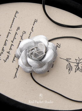 红口袋法式复古银色皮革山茶花绑带项链PU颈链甜酷辣妹choker项圈