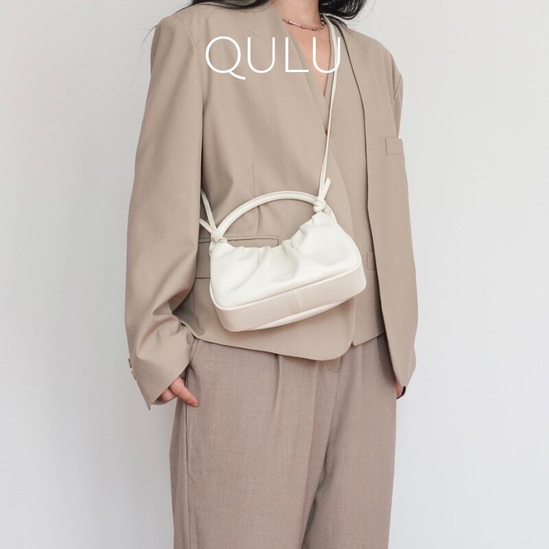 QULU轻奢设计师款羊皮云朵包小众白色手拎包2025新款斜挎手机包 - 图0