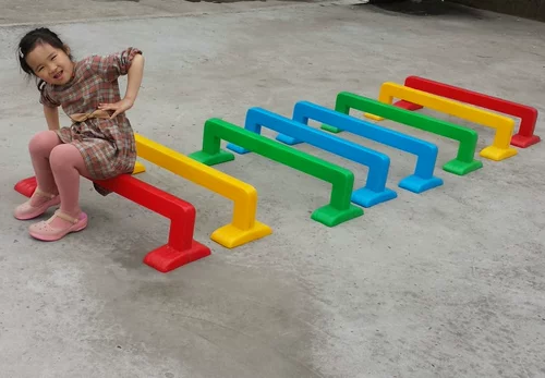 Сенсорное тренировочное оборудование Полный набор детских пластиковых столбцов стойки в детском саду