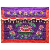 Парня Будда Гуанпу украшен столом, окружающим вышивку дома Lotus Lotus BuddH