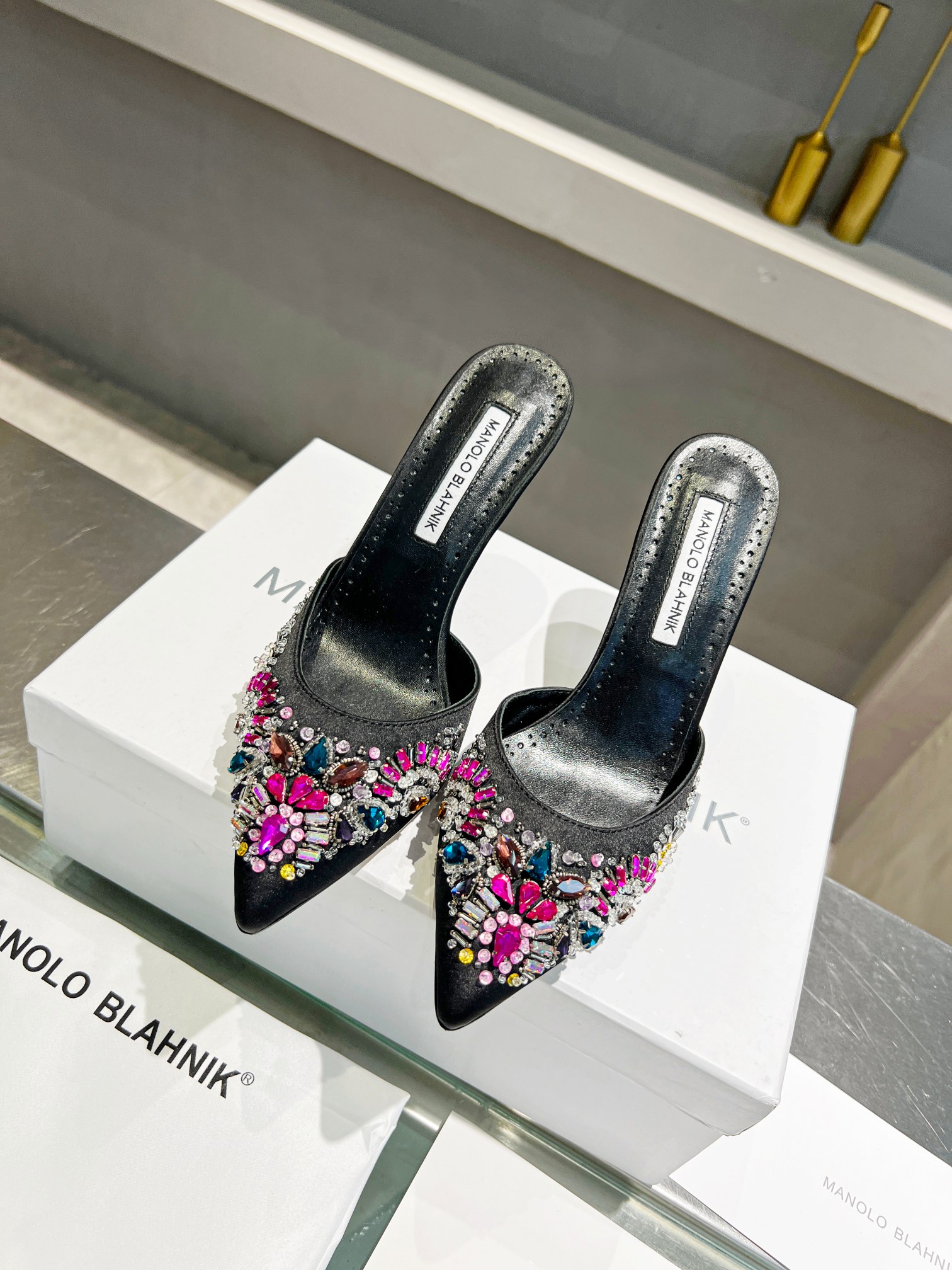 代购Manolo Blahnik/MB女鞋 休闲镶钻一脚蹬细跟尖头包头平底凉鞋 - 图1