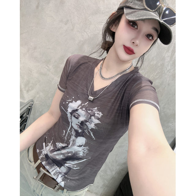 ເສື້ອຍືດແຂນສັ້ນ gauze ຕາຫນ່າງຄໍ V ສໍາລັບແມ່ຍິງທີ່ມີແບບເອີຣົບ